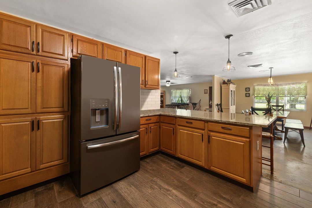 For Sale: $595,000 (5 beds, 3 baths, 3194 Square Feet)