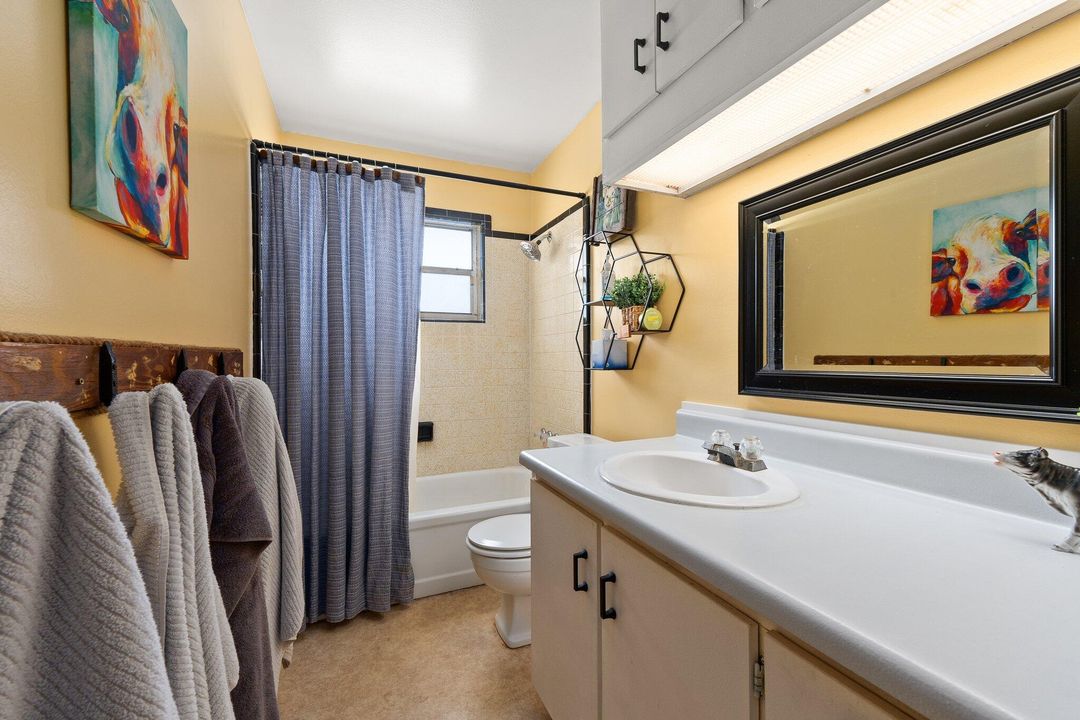 For Sale: $595,000 (5 beds, 3 baths, 3194 Square Feet)