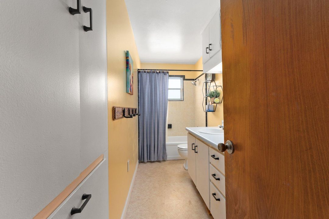 For Sale: $595,000 (5 beds, 3 baths, 3194 Square Feet)