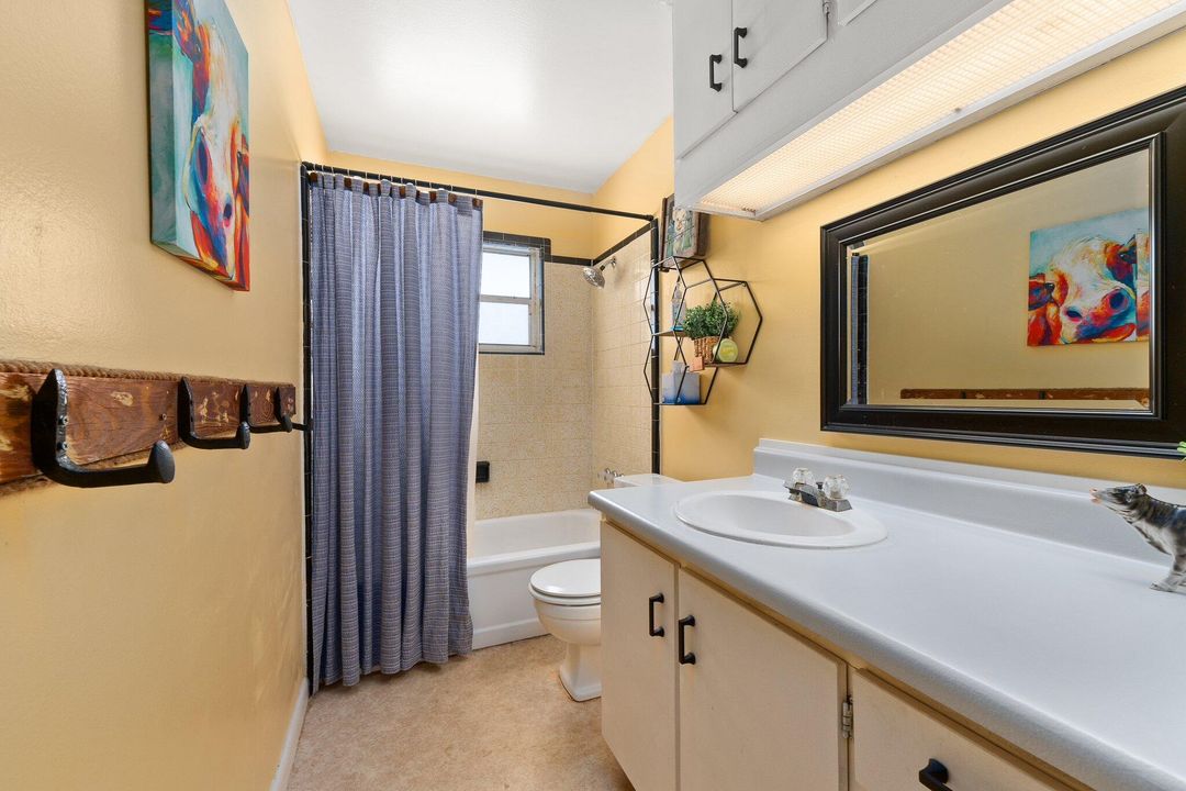 For Sale: $595,000 (5 beds, 3 baths, 3194 Square Feet)