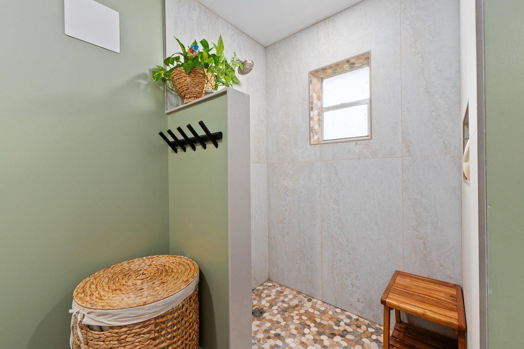 For Sale: $595,000 (5 beds, 3 baths, 3194 Square Feet)