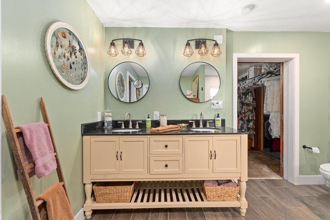 For Sale: $595,000 (5 beds, 3 baths, 3194 Square Feet)