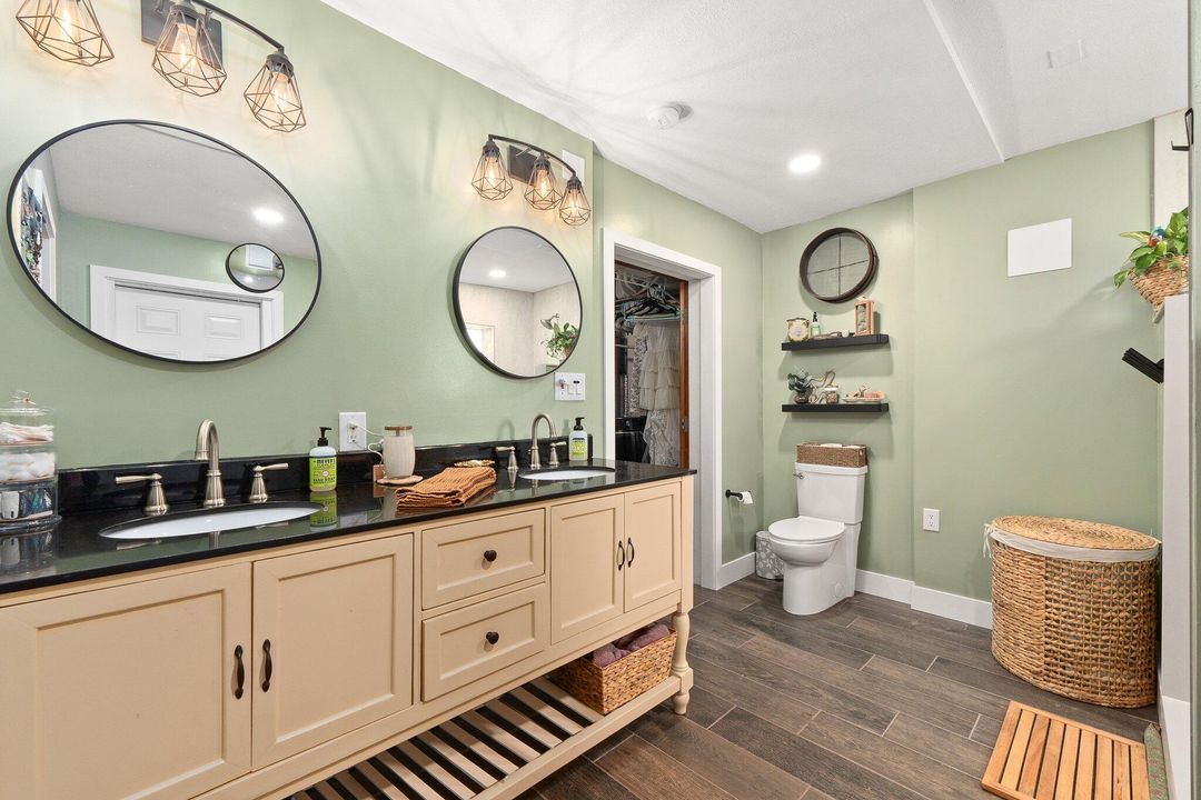 For Sale: $595,000 (5 beds, 3 baths, 3194 Square Feet)