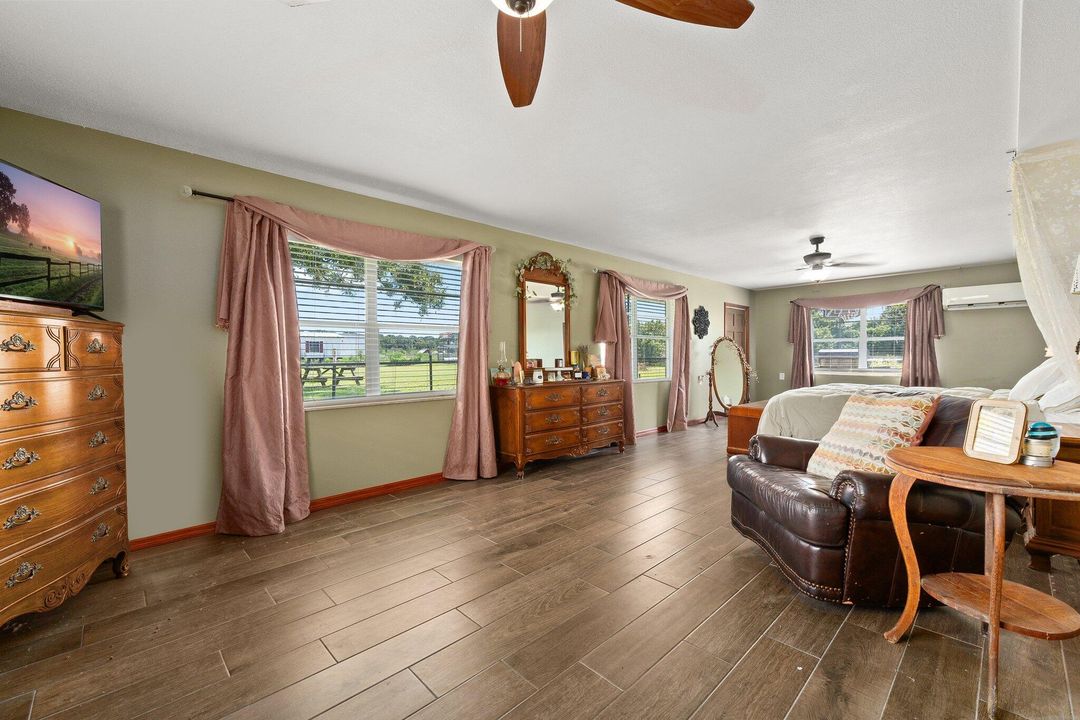 For Sale: $595,000 (5 beds, 3 baths, 3194 Square Feet)