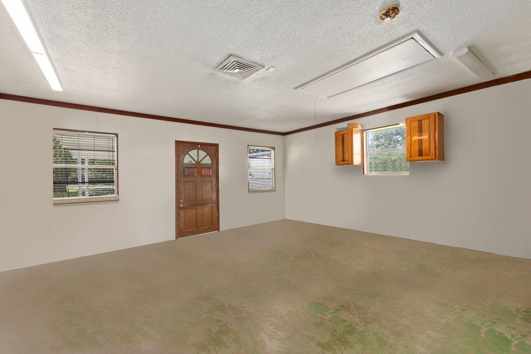 For Sale: $595,000 (5 beds, 3 baths, 3194 Square Feet)