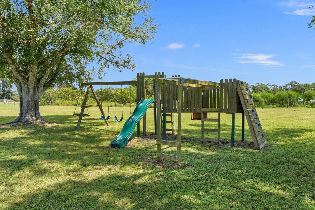 For Sale: $595,000 (5 beds, 3 baths, 3194 Square Feet)