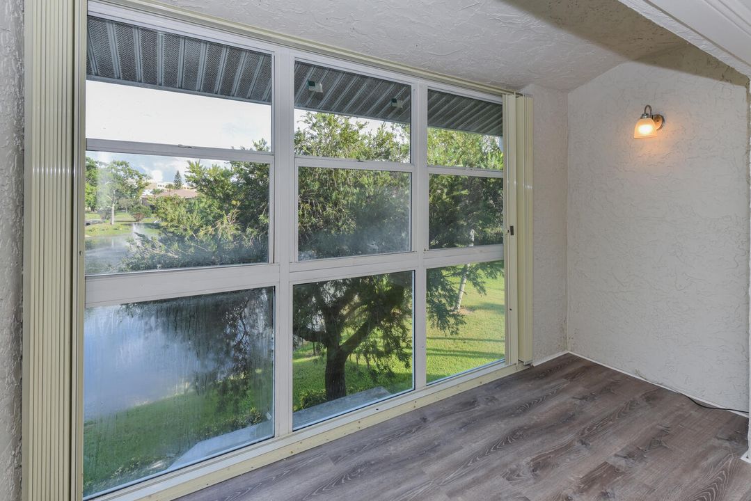 For Sale: $198,000 (2 beds, 2 baths, 964 Square Feet)