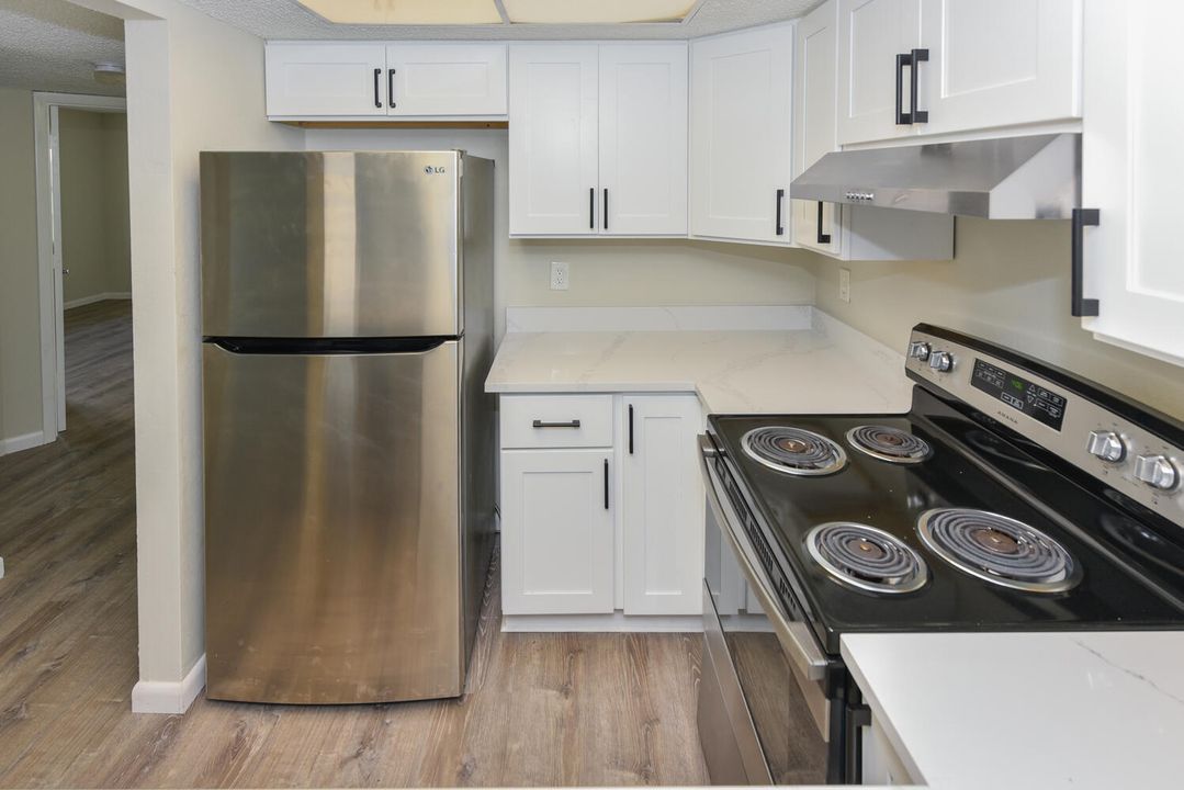 For Sale: $198,000 (2 beds, 2 baths, 964 Square Feet)