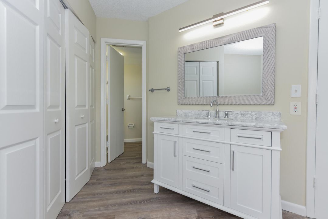 For Sale: $198,000 (2 beds, 2 baths, 964 Square Feet)