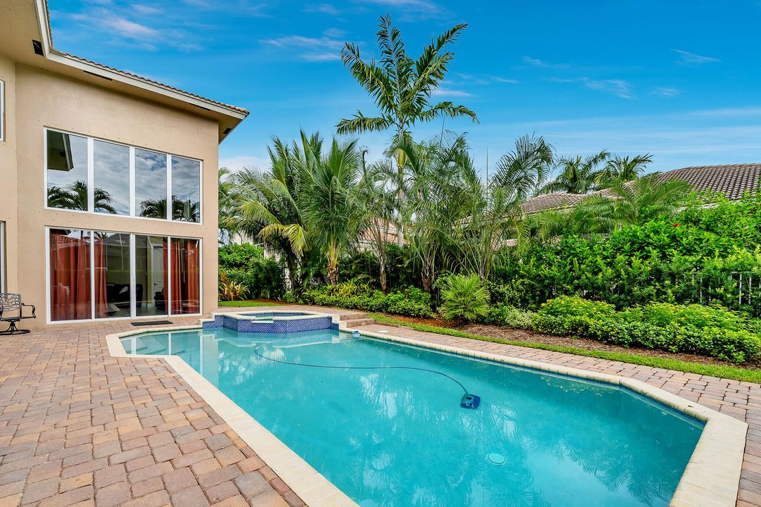 For Sale: $1,099,000 (5 beds, 4 baths, 4384 Square Feet)