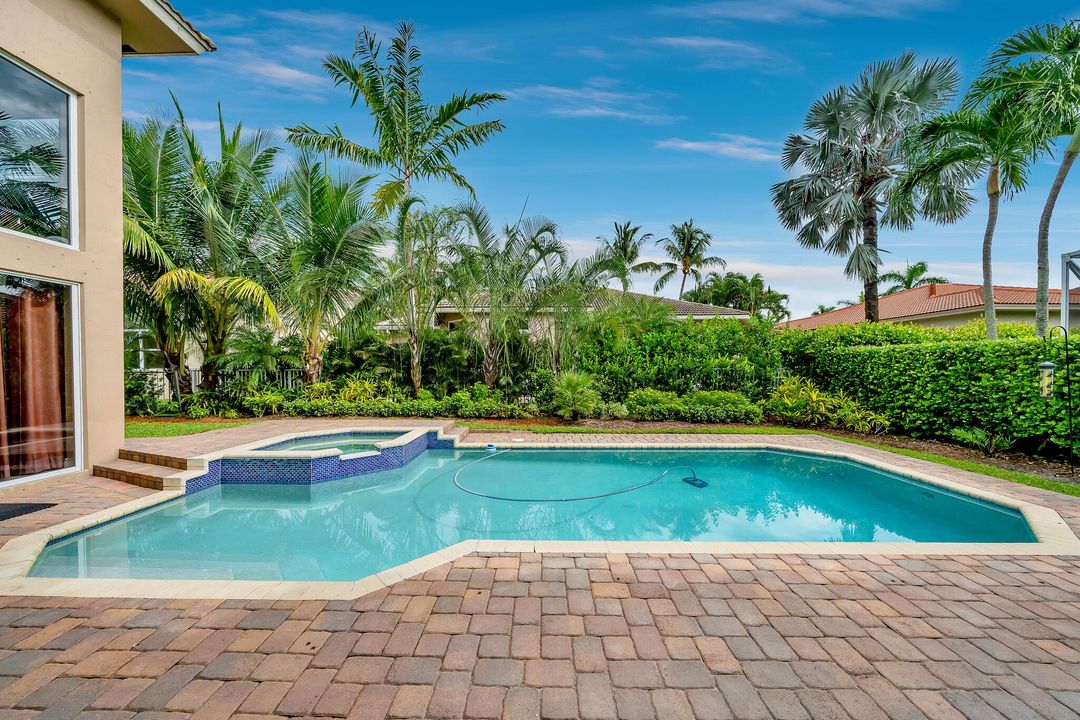 For Sale: $1,099,000 (5 beds, 4 baths, 4384 Square Feet)