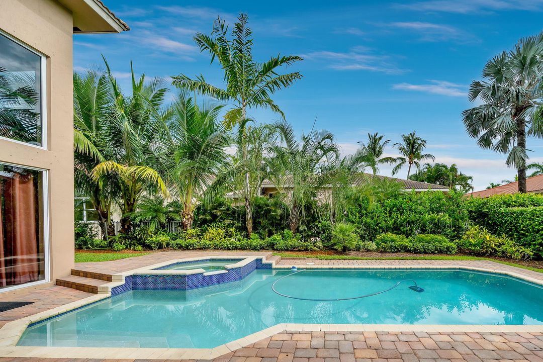 For Sale: $1,099,000 (5 beds, 4 baths, 4384 Square Feet)