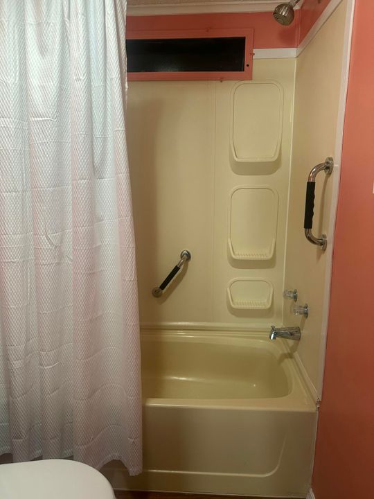 For Sale: $143,000 (2 beds, 2 baths, 862 Square Feet)