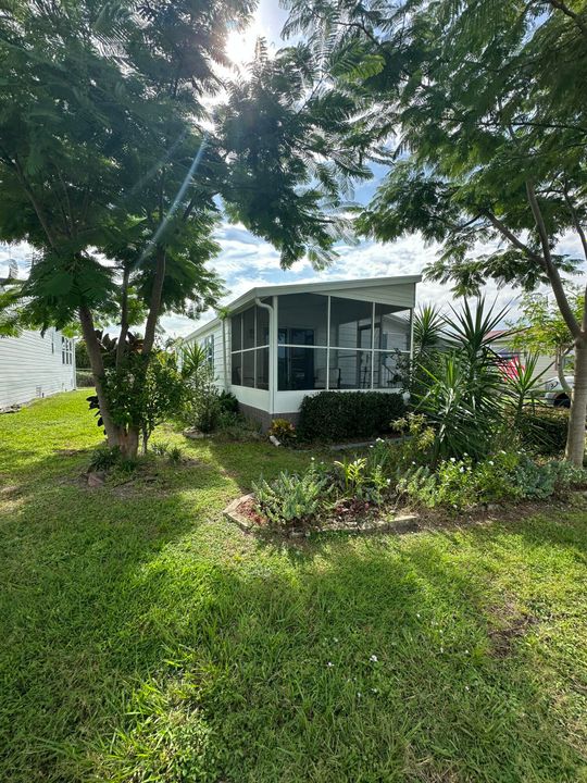 For Sale: $143,000 (2 beds, 2 baths, 862 Square Feet)