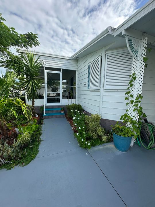 For Sale: $143,000 (2 beds, 2 baths, 862 Square Feet)