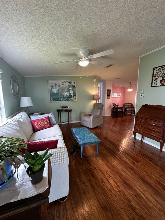 For Sale: $143,000 (2 beds, 2 baths, 862 Square Feet)