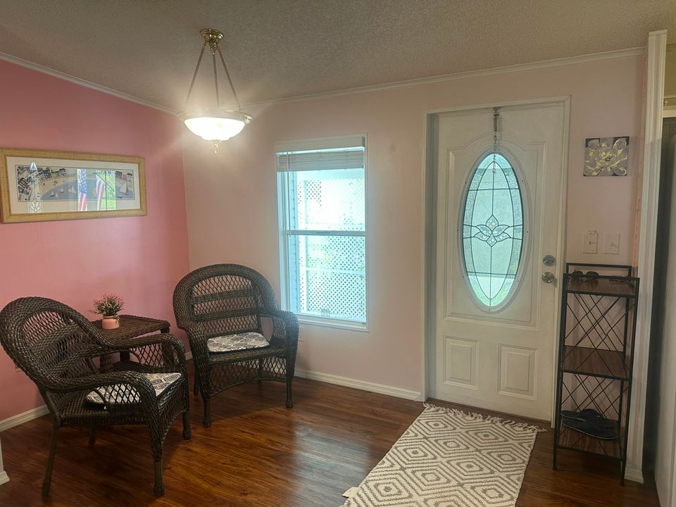 For Sale: $143,000 (2 beds, 2 baths, 862 Square Feet)