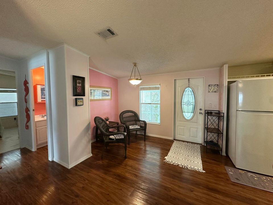 For Sale: $143,000 (2 beds, 2 baths, 862 Square Feet)