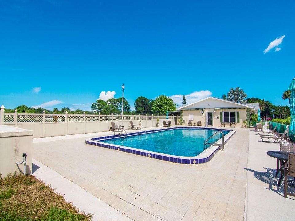 Active With Contract: $144,900 (1 beds, 1 baths, 1052 Square Feet)