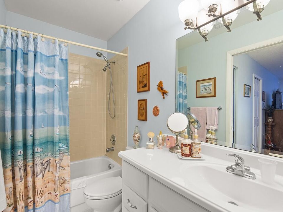 Active With Contract: $144,900 (1 beds, 1 baths, 1052 Square Feet)