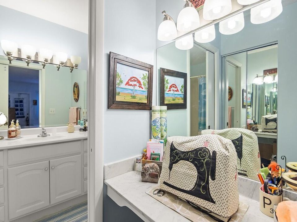 Active With Contract: $144,900 (1 beds, 1 baths, 1052 Square Feet)