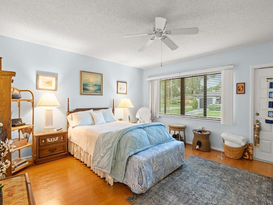 Active With Contract: $144,900 (1 beds, 1 baths, 1052 Square Feet)