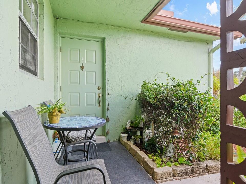 Active With Contract: $144,900 (1 beds, 1 baths, 1052 Square Feet)