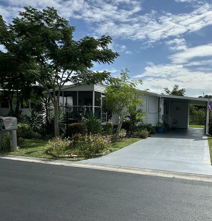 For Sale: $143,000 (2 beds, 2 baths, 862 Square Feet)