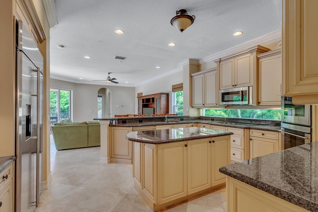 На продажу: $1,649,000 (5 спален, 5 ванн, 4708 Квадратных фут)