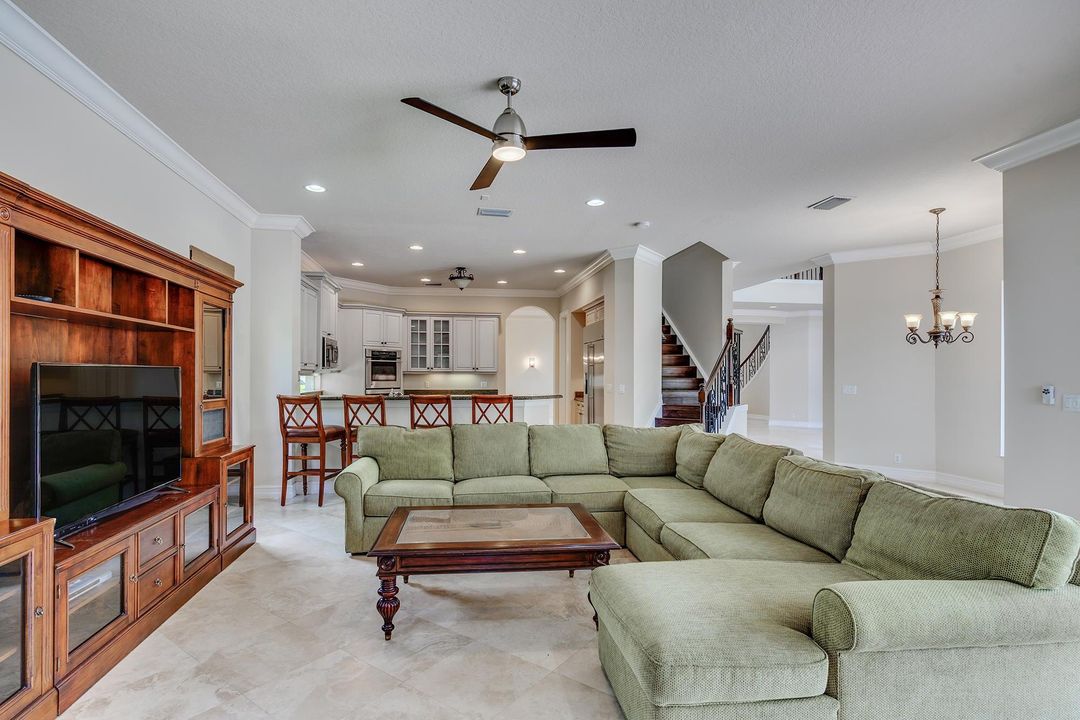 На продажу: $1,649,000 (5 спален, 5 ванн, 4708 Квадратных фут)