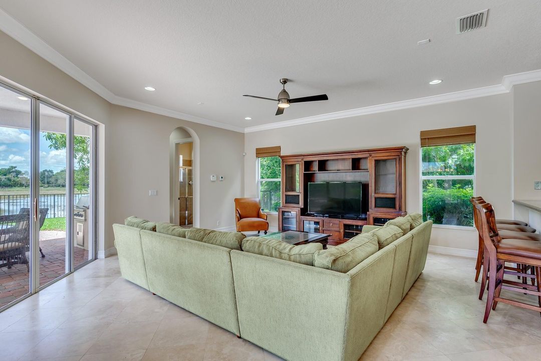 На продажу: $1,649,000 (5 спален, 5 ванн, 4708 Квадратных фут)