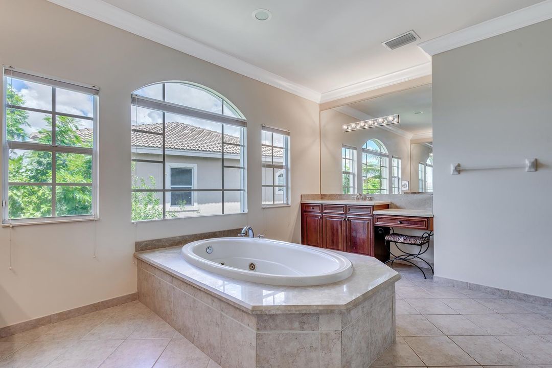 На продажу: $1,649,000 (5 спален, 5 ванн, 4708 Квадратных фут)