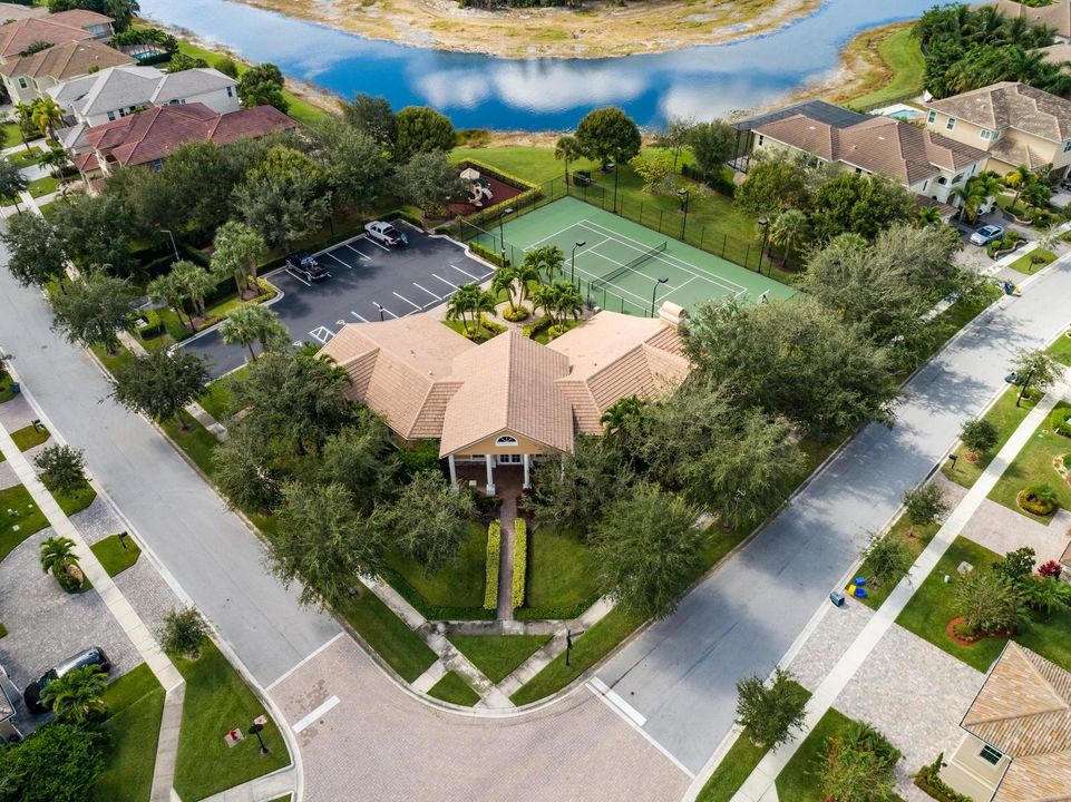 На продажу: $1,649,000 (5 спален, 5 ванн, 4708 Квадратных фут)