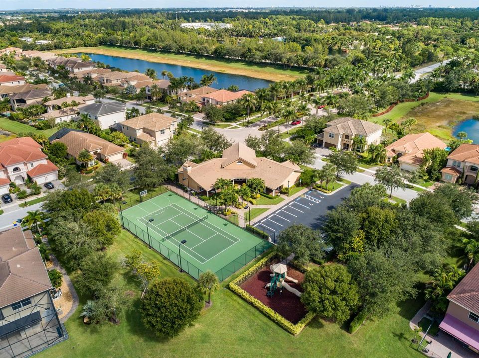 На продажу: $1,649,000 (5 спален, 5 ванн, 4708 Квадратных фут)