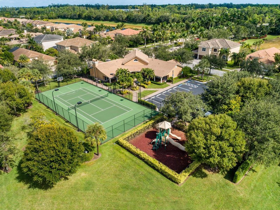 На продажу: $1,649,000 (5 спален, 5 ванн, 4708 Квадратных фут)