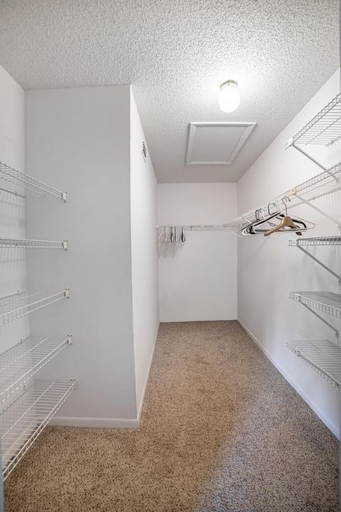 待售: $300,000 (2 贝兹, 2 浴室, 1306 平方英尺)