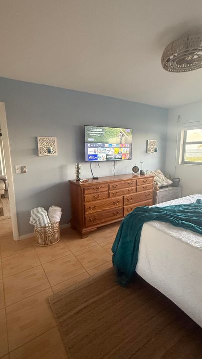 For Rent: $3,000 (2 beds, 2 baths, 1126 Square Feet)