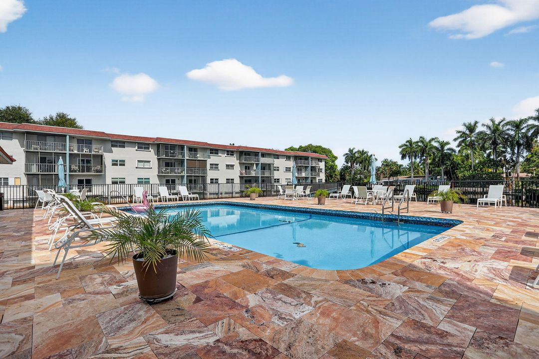 En Venta: $219,000 (2 camas, 2 baños, 975 Pies cuadrados)