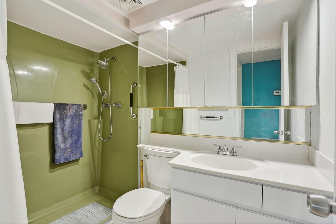 En Venta: $219,000 (2 camas, 2 baños, 975 Pies cuadrados)