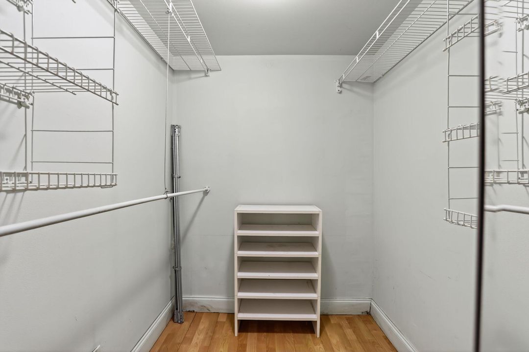 En Venta: $219,000 (2 camas, 2 baños, 975 Pies cuadrados)