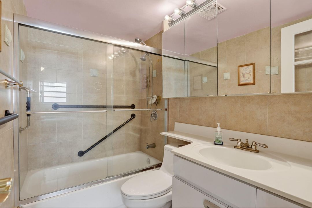 En Venta: $219,000 (2 camas, 2 baños, 975 Pies cuadrados)