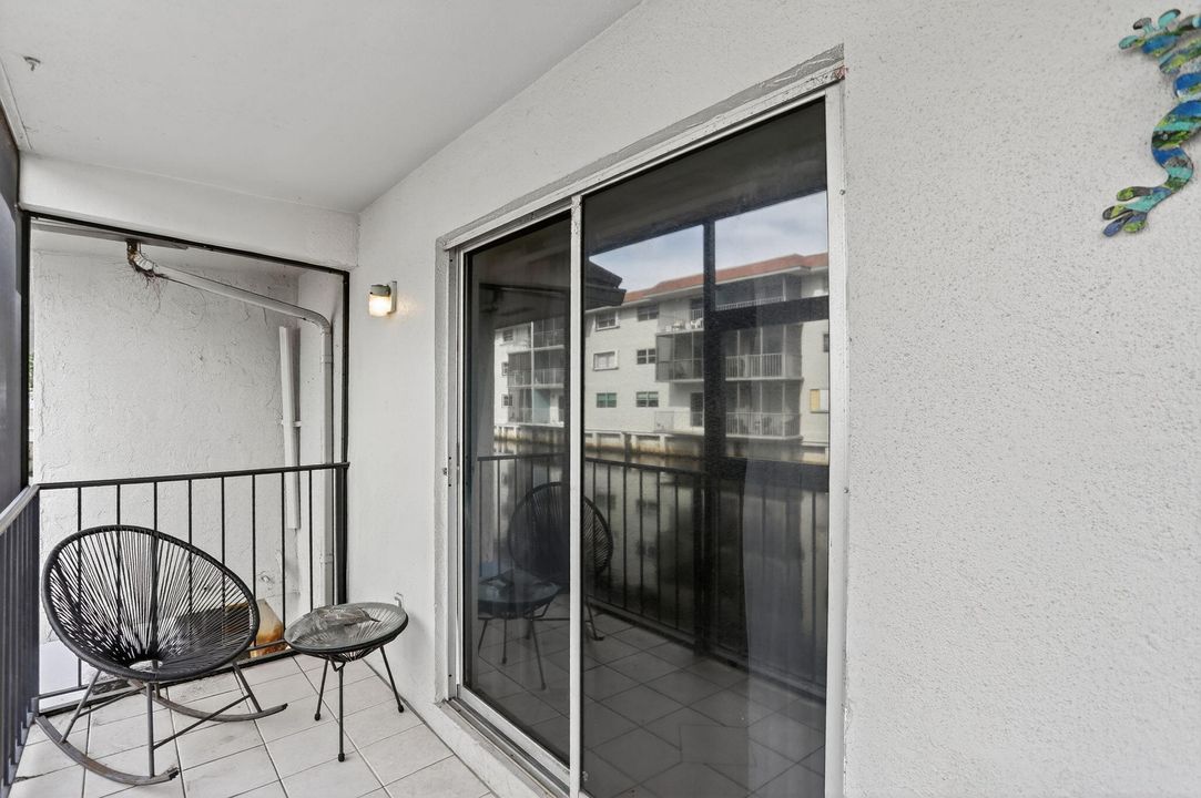 En Venta: $219,000 (2 camas, 2 baños, 975 Pies cuadrados)