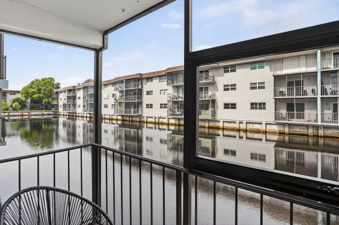 En Venta: $219,000 (2 camas, 2 baños, 975 Pies cuadrados)