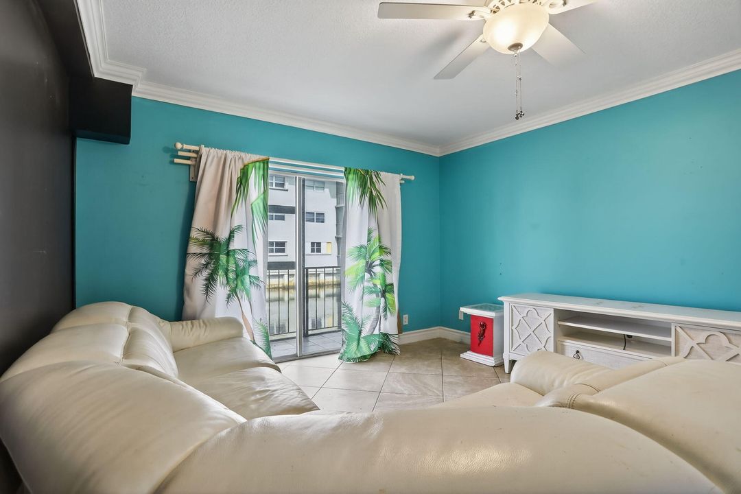 En Venta: $219,000 (2 camas, 2 baños, 975 Pies cuadrados)