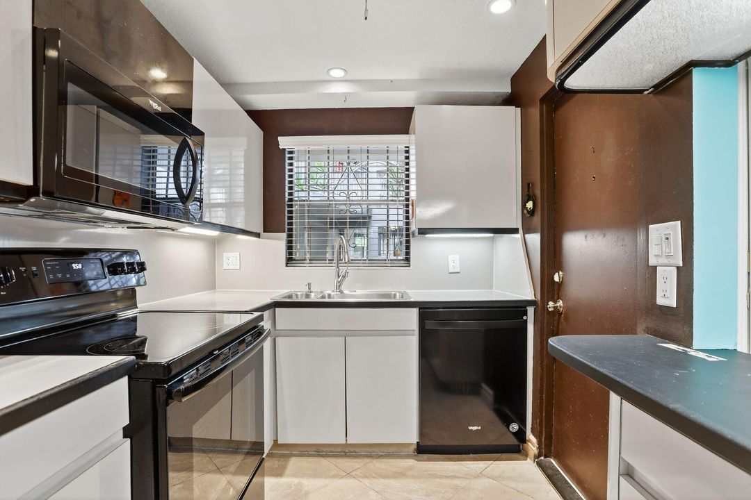 En Venta: $219,000 (2 camas, 2 baños, 975 Pies cuadrados)