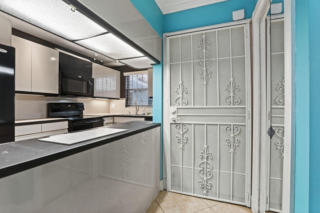 En Venta: $219,000 (2 camas, 2 baños, 975 Pies cuadrados)