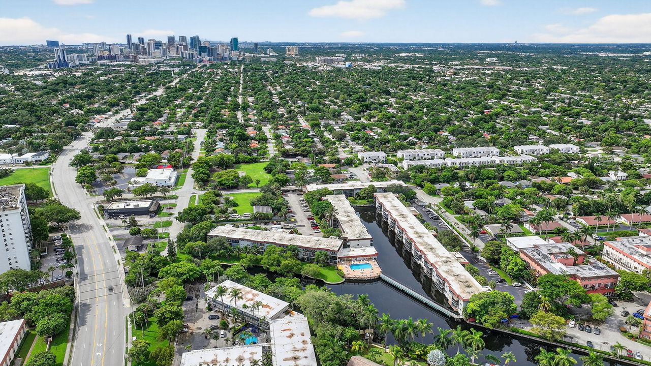 En Venta: $219,000 (2 camas, 2 baños, 975 Pies cuadrados)