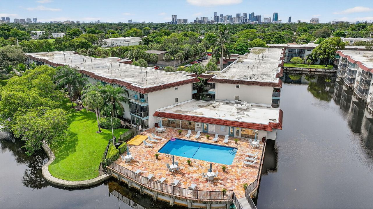 En Venta: $219,000 (2 camas, 2 baños, 975 Pies cuadrados)