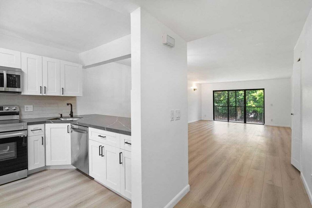 待售: $329,900 (2 贝兹, 2 浴室, 1231 平方英尺)