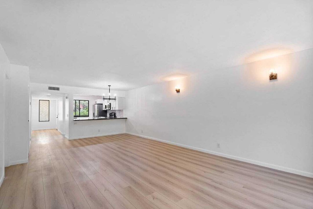 待售: $329,900 (2 贝兹, 2 浴室, 1231 平方英尺)